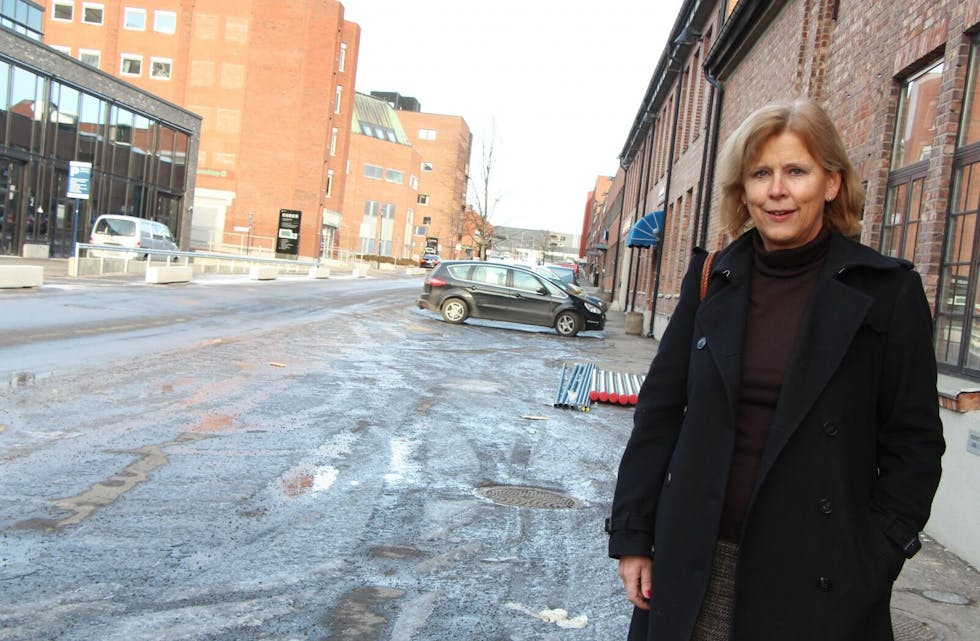 IKKE GODT NOK: Camilla Wilhelmsen (Frp) mener statusoppdateringen fra byrådet om parkeringsituasjonen i Kabelgaten på Økern ikke er god nok. Nå håper hun de vil snu i saken om å la Oxer Eiendom få beholde 35 parkeringsplasser.  Foto: