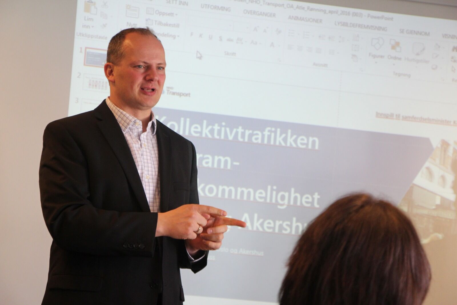 NY TRANSPORTPLAN: Samferdselsminister Ketil Solvik Olsen vil sette Ahusbanen høyere opp på agendaen. Han nevner Ahusbanen, Fornebubanen og t-banetunnel som viktige grep for Oslo fremover.  Foto: