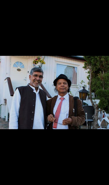 PÅ BESØK: Nobelprisvinner Kailash Satyarthi (f.v.) tok turen innom Veitvet-forfatter Suresh Chandra Shukla i forbindelse med sitt besøk til Oslo. Foto: