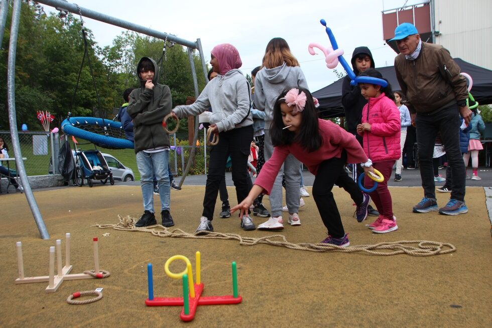 HØYT AKTIVITETSNIVÅ: Lek og moro fra start til slutt, beskriver årets gatefest veldig bra. Foto: