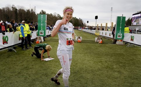 OVERBEVISTE: Andrine Benjaminsen løp Norge inn til bronsemedalje under EM i orientering i Sveits. Her fra målgangen i 10Mila noen uker tidligere. Foto: