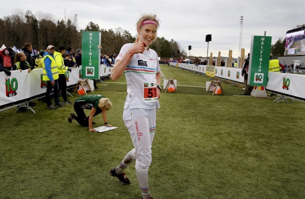 OVERBEVISTE: Andrine Benjaminsen løp Norge inn til bronsemedalje under EM i orientering i Sveits. Her fra målgangen i 10Mila noen uker tidligere. Foto: