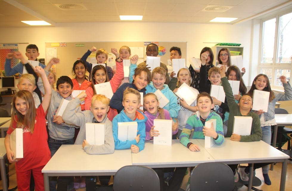 FIKK iPAD: Elevene i klasse 5c på Tonsenhagen fikk klassesett med iPader av DNB. Foto: