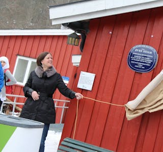  OSLO BYES VEL: Marcussen fikk æren av å avduke et kulturminneskilt fra Oslo Byes Vel.  Foto: