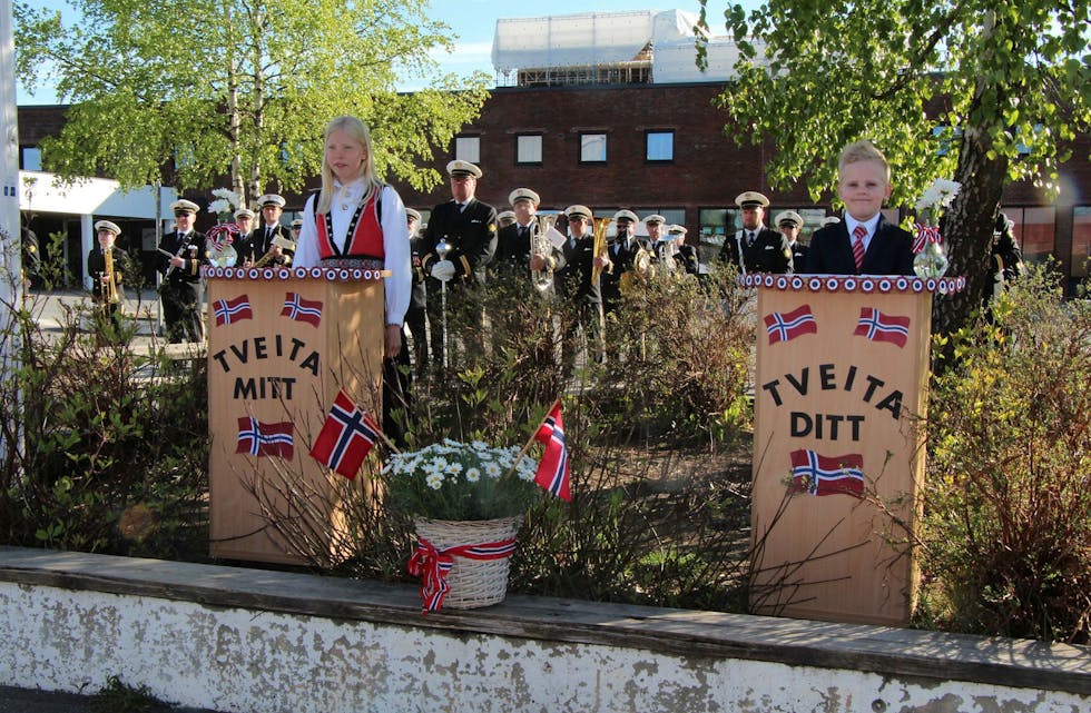 SPILLES INN PÅ FORHÅND: Det blir ikke 17. mai-program på skolene i år, men de fleste skolene skal i dagene i forveien spille inn både taler og flaggheising som publiseres på nasjonaldagen. Her fra Tveita skoles 17. mai-innspilling i fjor. Foto: x
