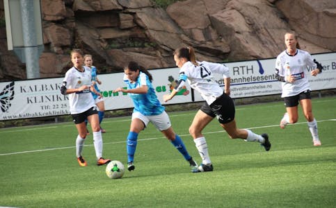 KJØRTE OVER URÆDD: Saba Soofi og resten av Grei-jentene feide forbi Urædd i norgescupen. Foto: