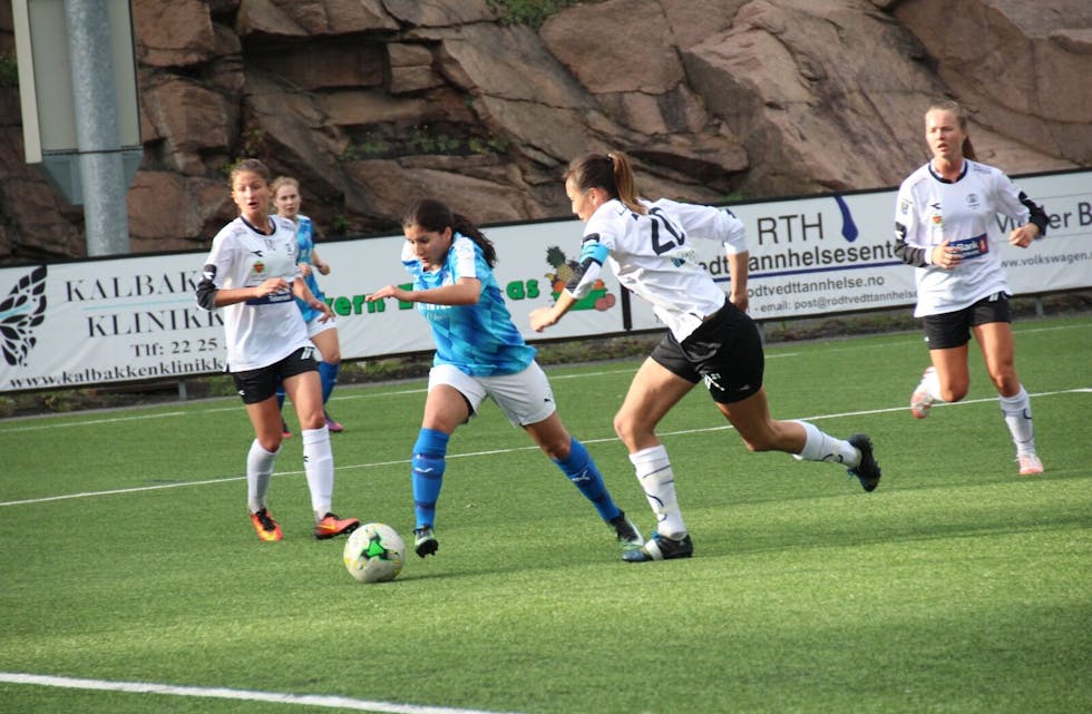 KJØRTE OVER URÆDD: Saba Soofi og resten av Grei-jentene feide forbi Urædd i norgescupen. Foto:
