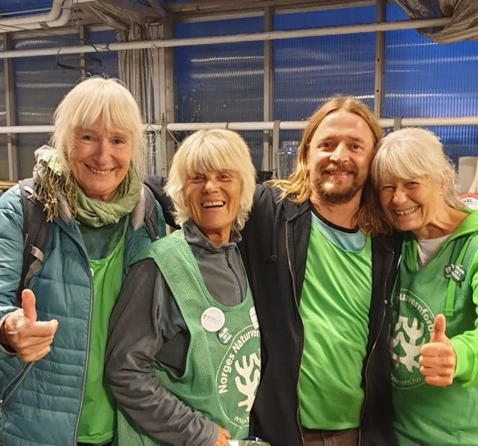 FORNØYD GJENG: En fornøyd gjeng etter første nabolagskafe! Fra venstre Mari Riise, Rita Gundersen, Helge Braathen og Astrid Kjellevold (alle fra styret). Foto: