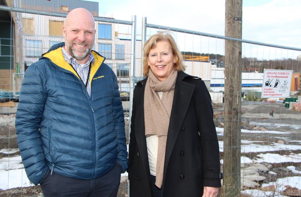 REAGERER: Erik Schjenken (Bjerke Frp) og Camilla Wilhelmsen (Frp) i Oslo bystyre er opptatt av å legge føringer for gode idrettsarenaer på Vollebekk. De mener Plan- og bygningsetatens svar om grusbane ikke er godt nok.  Foto: