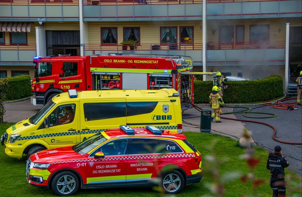 Mange personer ble evakuert etter en brann i Vestlisvingen søndag ettermiddag. Foto: Trond Gjerde