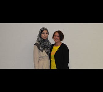 GODE VENNER: Annum Saher Islam fra kvinneforeningen og nestleder i Alna bydelsutvalg, Monique Nyberget Hiller (Ap), er blitt gode venner. Foto: