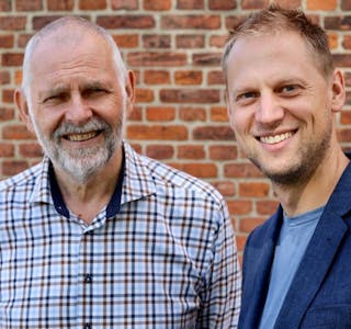 FAR OG SØNN: Opera-sanger Leif Jone Ølberg og faren Lars Bernhardt kommer til Stovner kirke som en del av turneen  «Å eg minnest». Foto:
