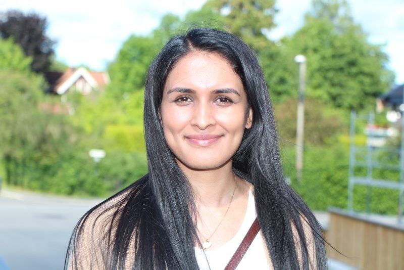 VIL HA OPPDATERT RÅDGIVNING: Saida Begum (H) forteller at Høyre legger inn penger til styrking av skolerådgivningen i sitt alternative budsjett. Foto: