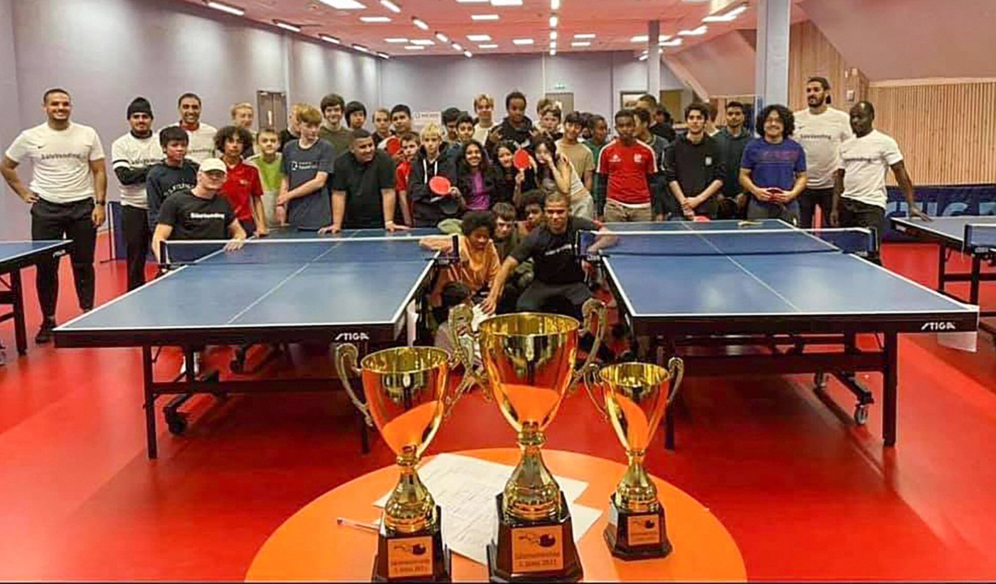 VELLYKKET BORDTENNISTURNERING: Forrige turnering som fant sted i regi av SåleVending var en bordtennisturnering i Bjølsenhallen med 50 deltakere. Foto: