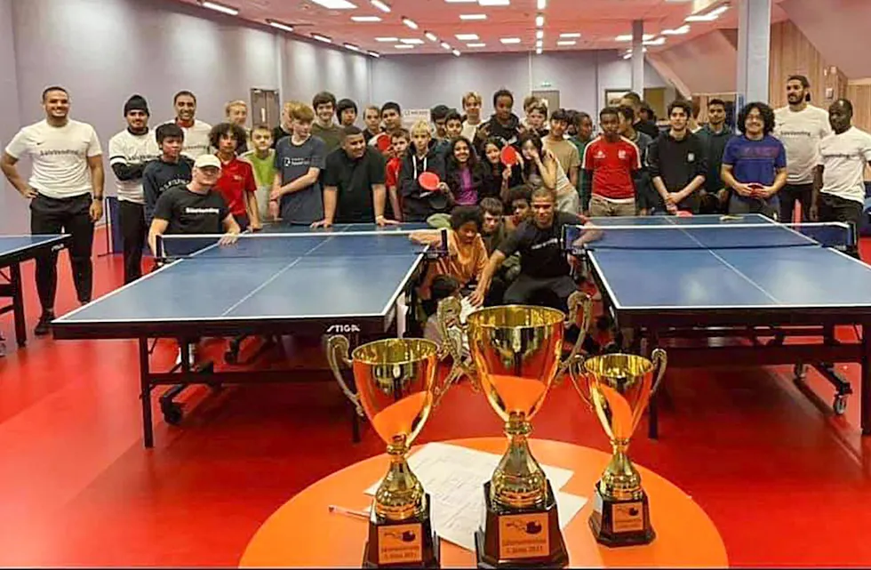 VELLYKKET BORDTENNISTURNERING: Forrige turnering som fant sted i regi av SåleVending var en bordtennisturnering i Bjølsenhallen med 50 deltakere. Foto: