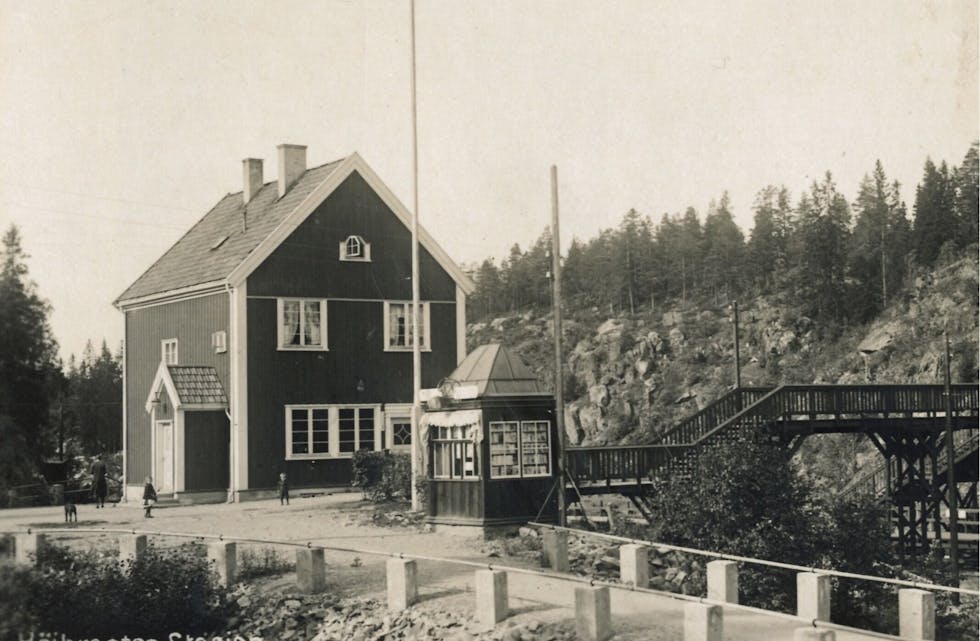 DEN GANG:Slik så Høybråten stasjon og området rundt ut da den endelig ble åpnet i 1921. Foto: