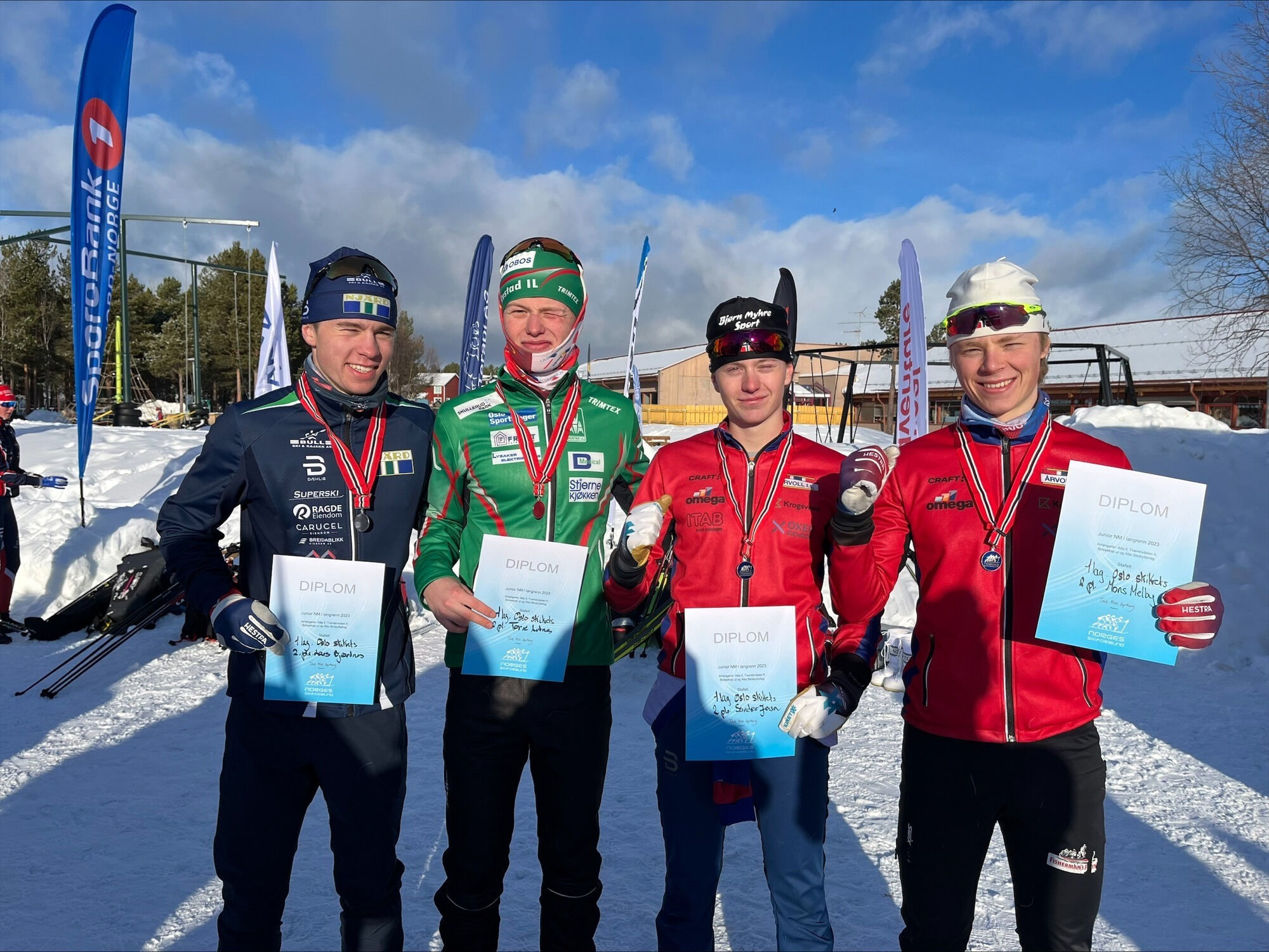 SØLVGUTTER: Her ser vi stafettlaget til Oslo Skikrets som tok sølv under junior-NM i Alta. Fra venstre Lars Michael Saab Bjertnæs (Njård), Tørres Lutnes (Rustad IL), Sander Haukvik-Jensen (Årvoll IL) og Mons Melbye (Årvoll IL). Foto: