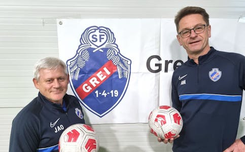 NYANSATT: Jan Aksel Odden (til venstre) er nyansatt som sportslig leder i SF Grei. Det er styreleder Asgeir Moripen godt fornøyd med. Foto:
