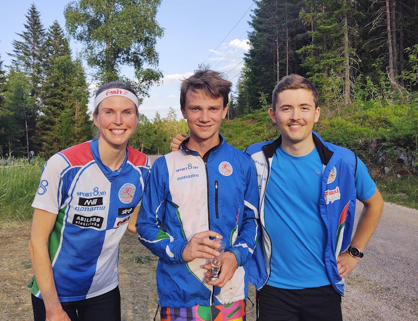 Andy Cap-vinner Eskil Brænden i midten, flankert av Andrine Benjaminsen og fjorårets vinner og årets arrangør Elias Skjolden Sørensen.