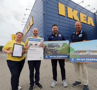NABOSKAP: IKEA Furuset er opptatte av tilhørigheten i Groruddalen, og deler blant annet ut sitt nabofond hvert år. Her fra årets overrekkelse til Høybråten og Stovner IL.