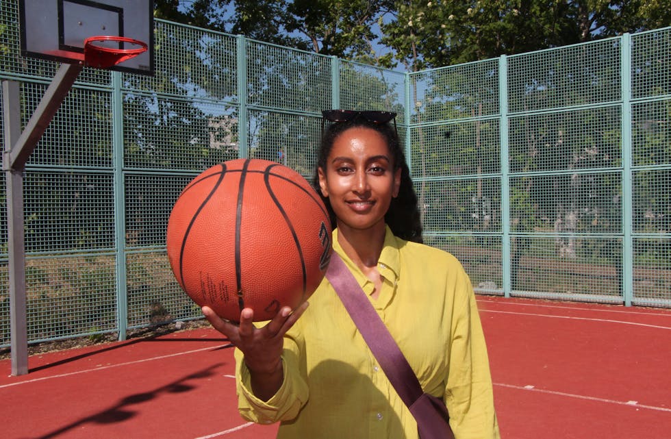 VEIEN TIL HJERTET AV GRORUD... Går via den nye basketbanen.