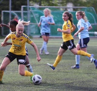 EXIT: LSK Kvinner og Anja Sønstevold, her i aksjon mot HSIL i cupen tidligere i år, er ute av Champions League. Foto: