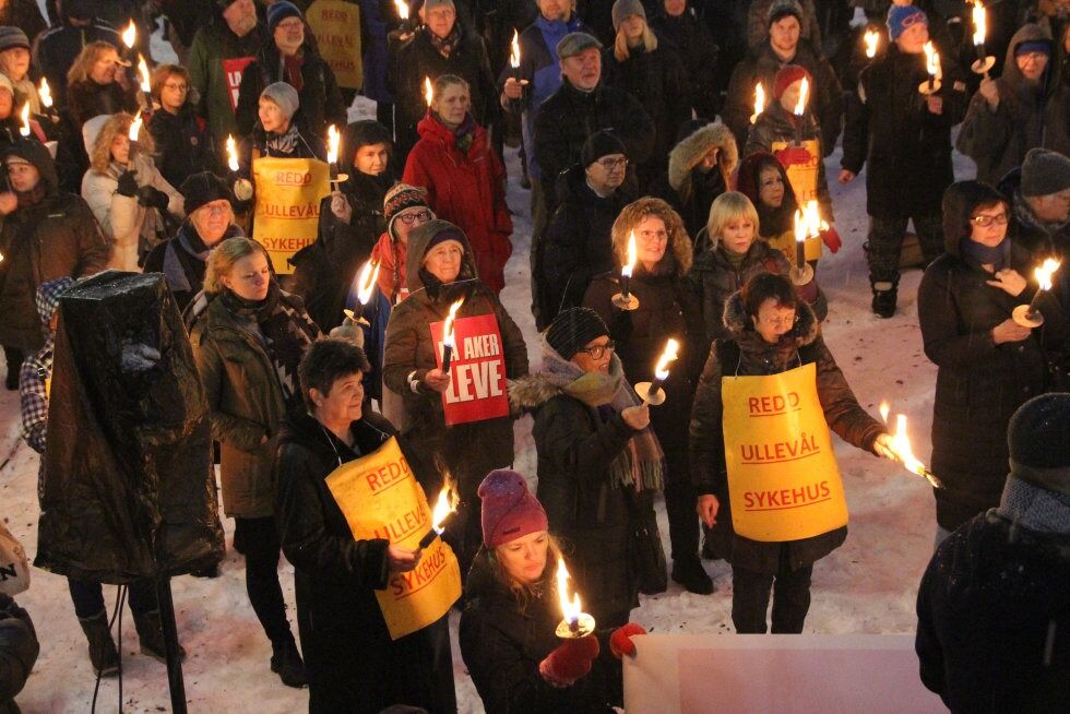 NYTT FAKKELTOG: Sykehusaksjonene har appellert til politisk markering utenfor Stortinget flere ganger. På onsdag tenner de faklene nok en gang. Her fra en tidligere demonstrasjonen. Foto: