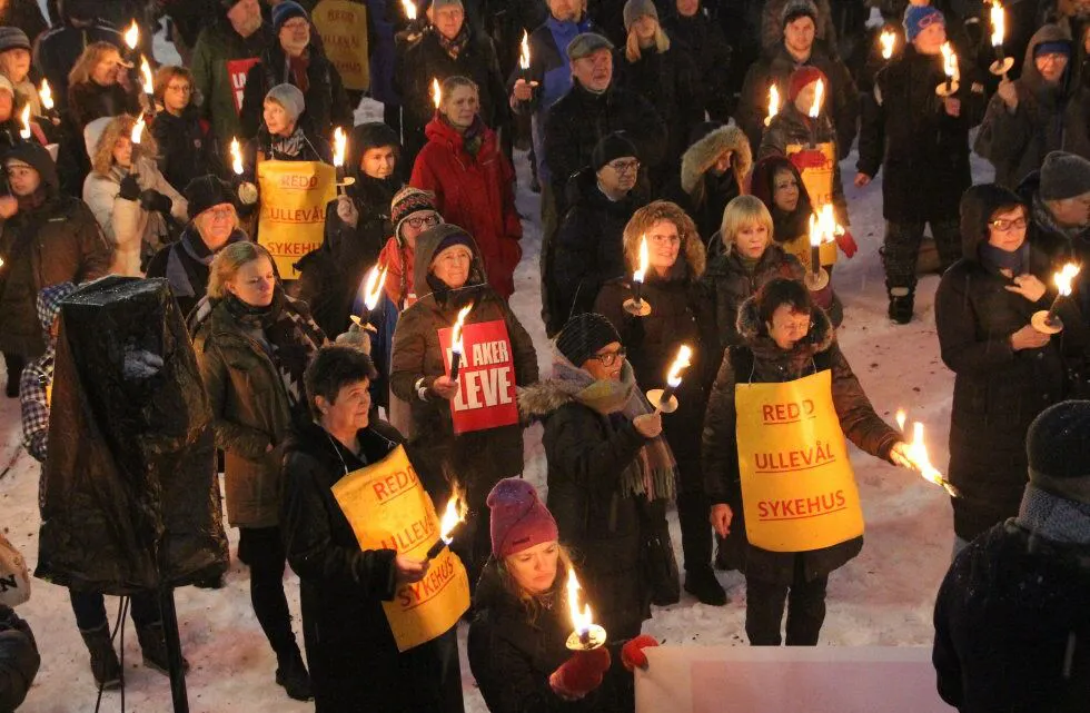NYTT FAKKELTOG: Sykehusaksjonene har appellert til politisk markering utenfor Stortinget flere ganger. På onsdag tenner de faklene nok en gang. Her fra en tidligere demonstrasjonen. Foto: