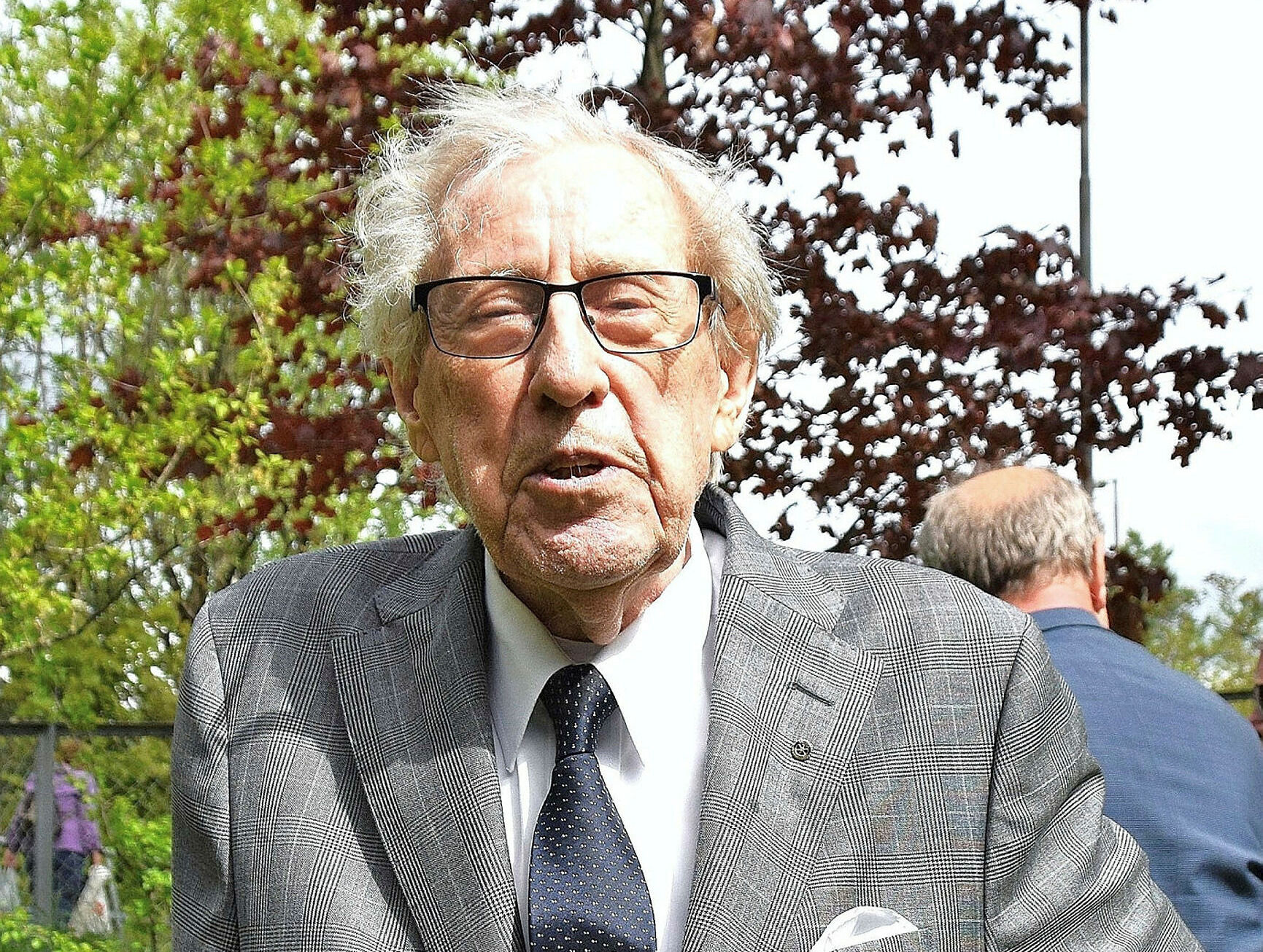 Hjalmar Kielland i avishagen på Grorud da han fylte 90 år 23. mai 2022. Foto: Frøydis Cederkvist Stenerud