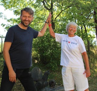 HIGH FIVE FOR FLERTALL: Eirik Lae Solberg (H) og Grete Horntvedt (H) er mer enn glade for at Oslo kommune endelig kan begynne å se på alternativer til ny beliggenhet til NRK - og det i Groruddalen. Foto: