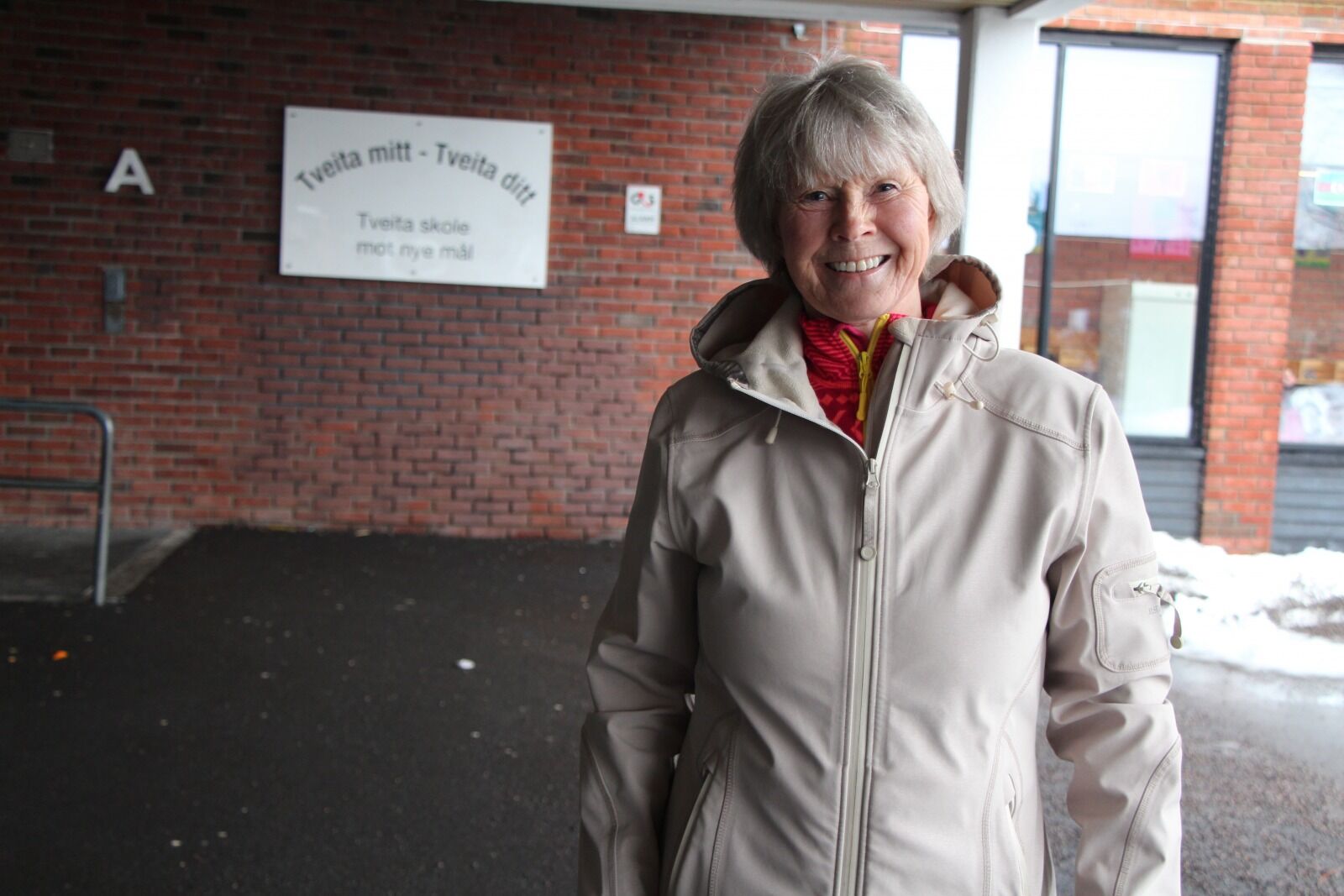 FOR HØYT: Grete Horntvedt (H) synes egenandelen for skoler som har opplevd skade eller hærverk er for høy. Hun peker på Tveita som et eksempel, som måtte punge ut med 200.000 kroner etter en brann på en søndag.  Foto: