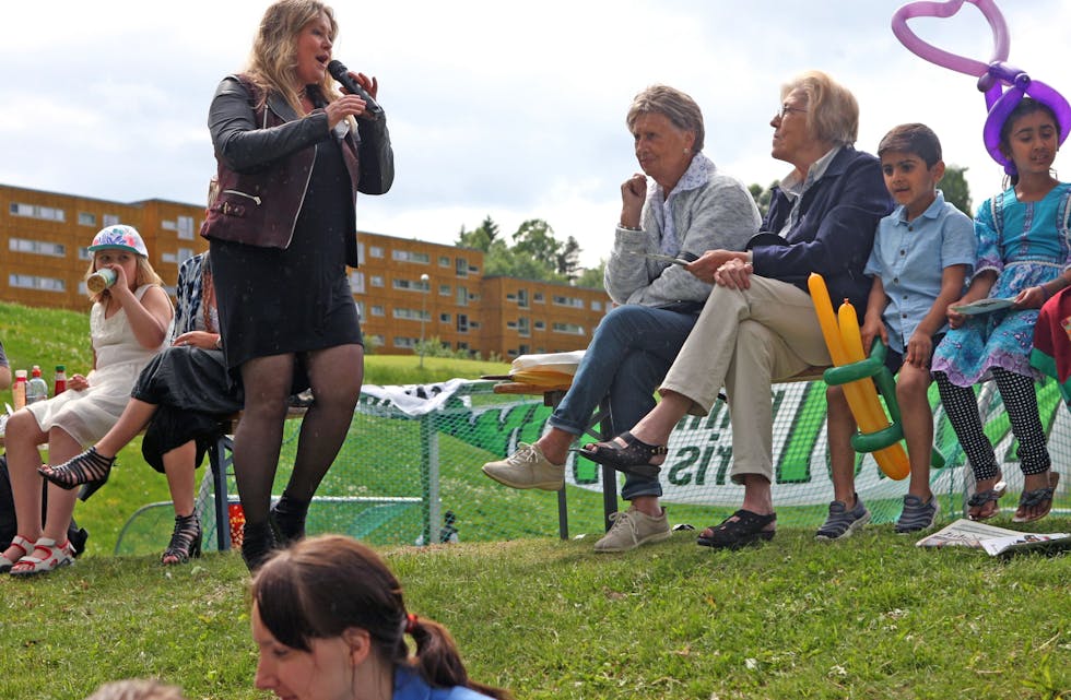  BLANT FOLKET: Anita Hegerland tok seg like godt en tur ut blant publikum på Lindeberg mens hun sang sine kjente sanger.  Foto: