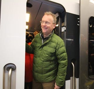 HEI HVOR DET GÅR: Byrådsleder Raymond Johansen (Ap) er glad i kollektivtrafikken - og sier de nye ruteendringene etter millionbevilgningen vil gagne Groruddalen. Foto: