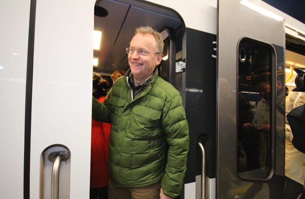 HEI HVOR DET GÅR: Byrådsleder Raymond Johansen (Ap) er glad i kollektivtrafikken - og sier de nye ruteendringene etter millionbevilgningen vil gagne Groruddalen. Foto: