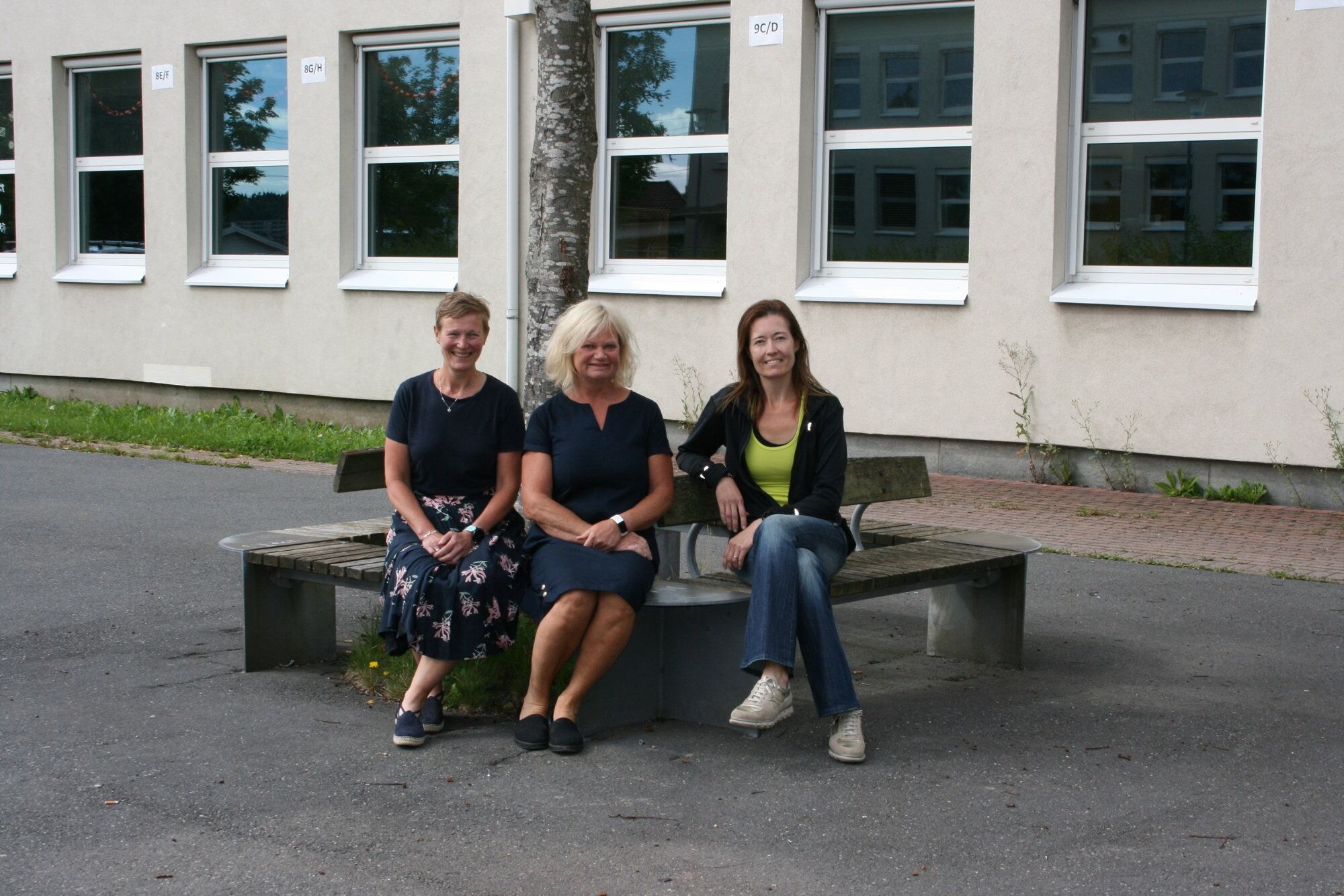 GLEDER SEG TIL Å KOMME I GANG: Rektor Lise Fliflet-Jacobsen, assisterende rektor Torunn Dreyer og avdelingsleder Lisa Kara Fröyland forbereder seg på en høst med mye nye utfordringer. Foto: