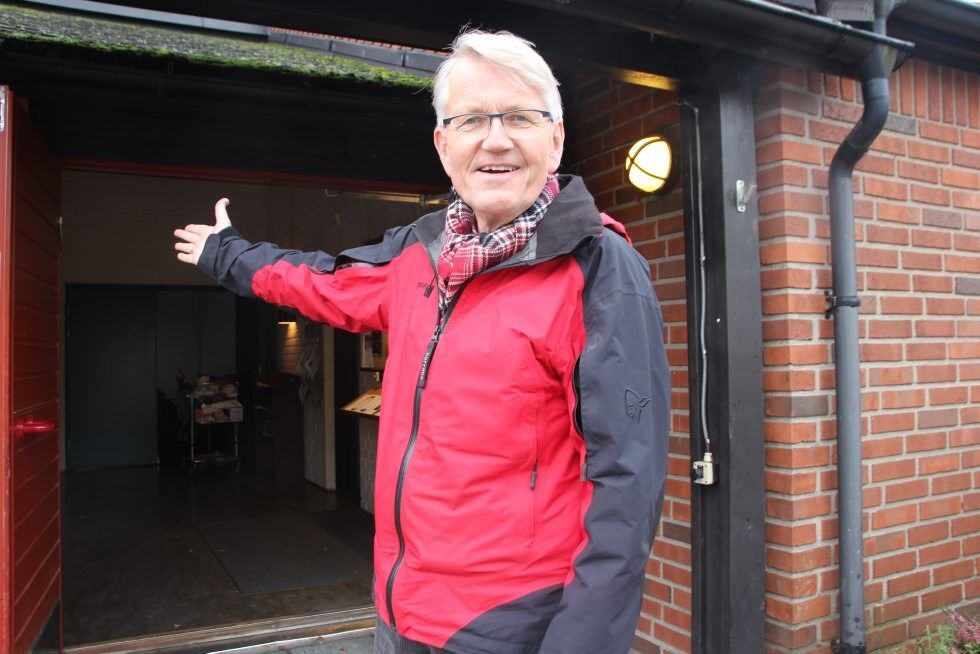 ÅPNER DØRENE: Gunnar Hirsch i Furuset kirke inviterer til basardager med et variert program. Foto: