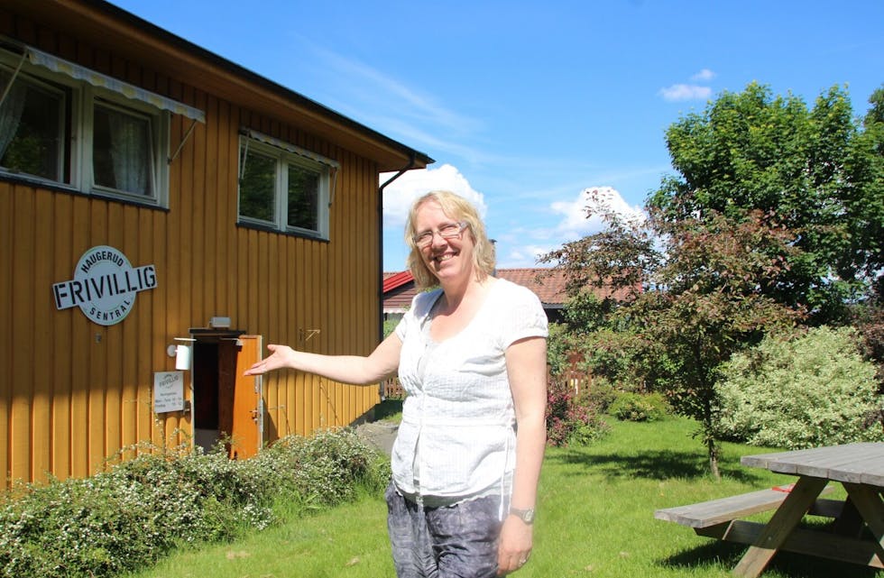 FOR ALLE: Daglig leder Eva Morton ved Haugerud frivilligsentral ser på en frivilligsentral som det gode, gammeldagse kjøkkenet hvor man gir folk muligheten til å gjøre noe meningsfylt. Foto: