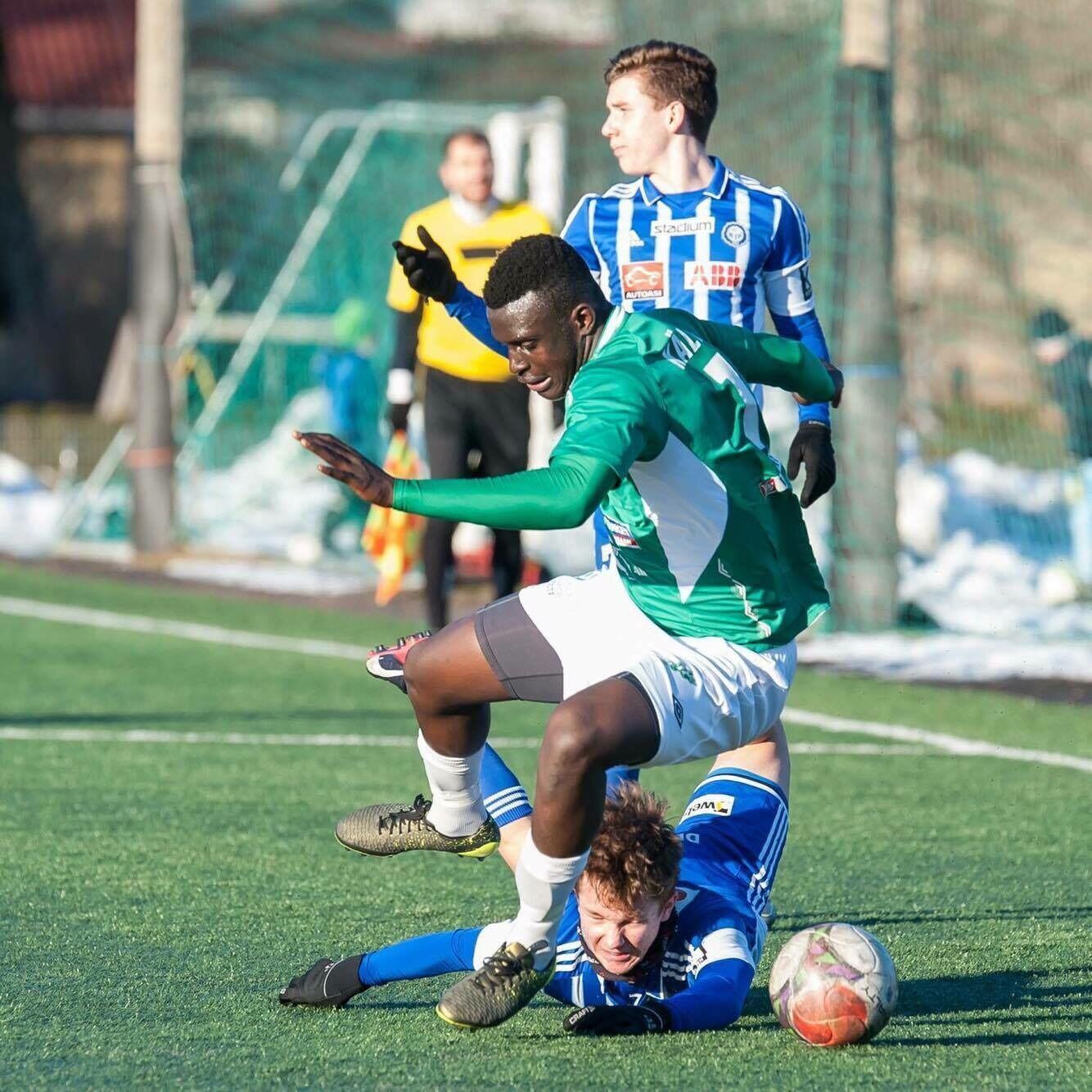 I AKSJON: Lamin Jaiteh tegnet seg på scoringslisten i 2-1 seieren for Ekenäs mot FC KTP i en treningskamp i mars. Foto: PatteW
