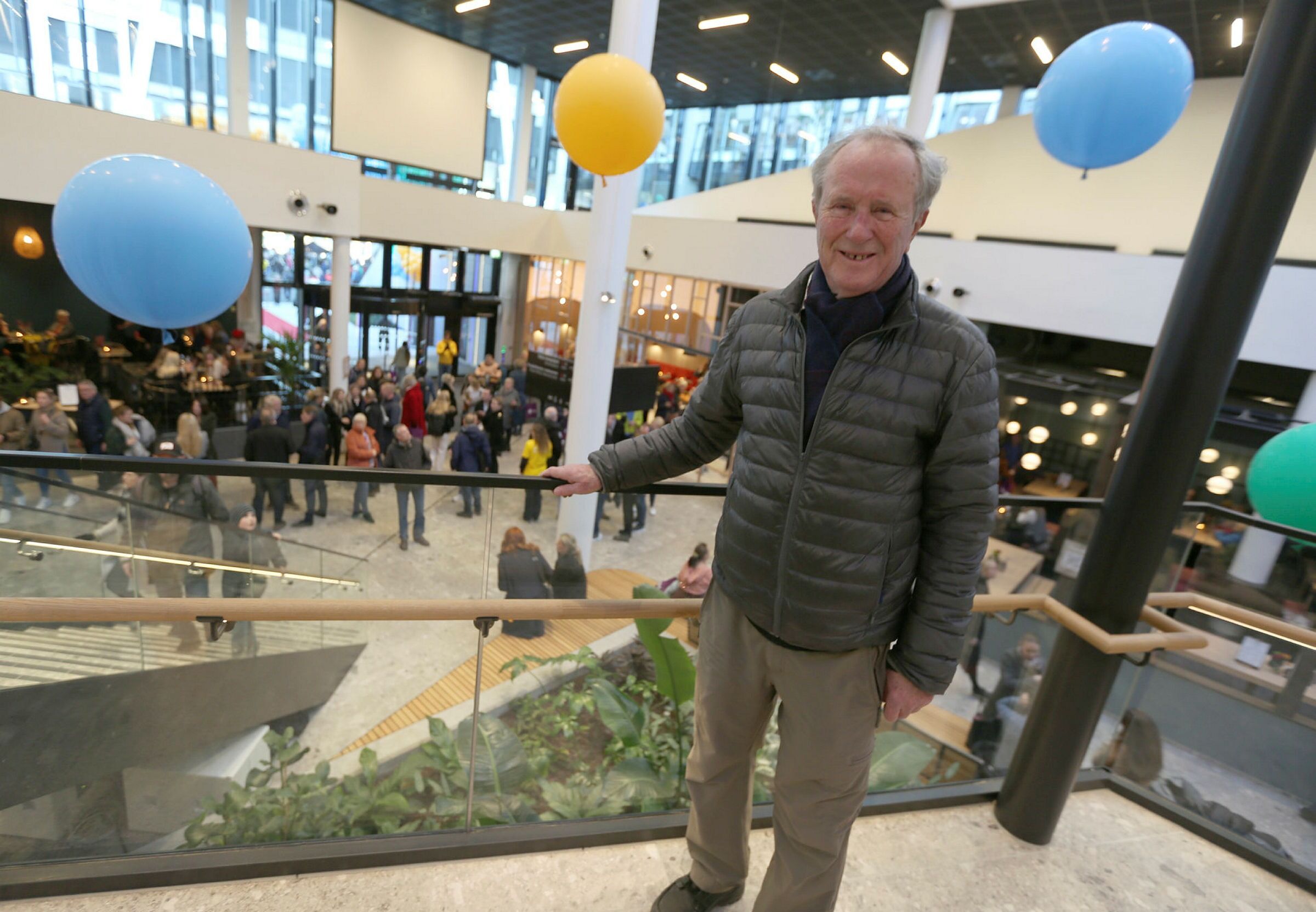 HYLLER HELHET OG ILDSJELER: Groruddalen Miljøforum tar gjerne imot gode forslag til hederspriskandidater for 2021. Ragnar Torgersen kan ikke love ballonger, men mottakeren av prisen vil absolutt gjøres stas på i løpet av året. Foto: Rolf E. Wulff