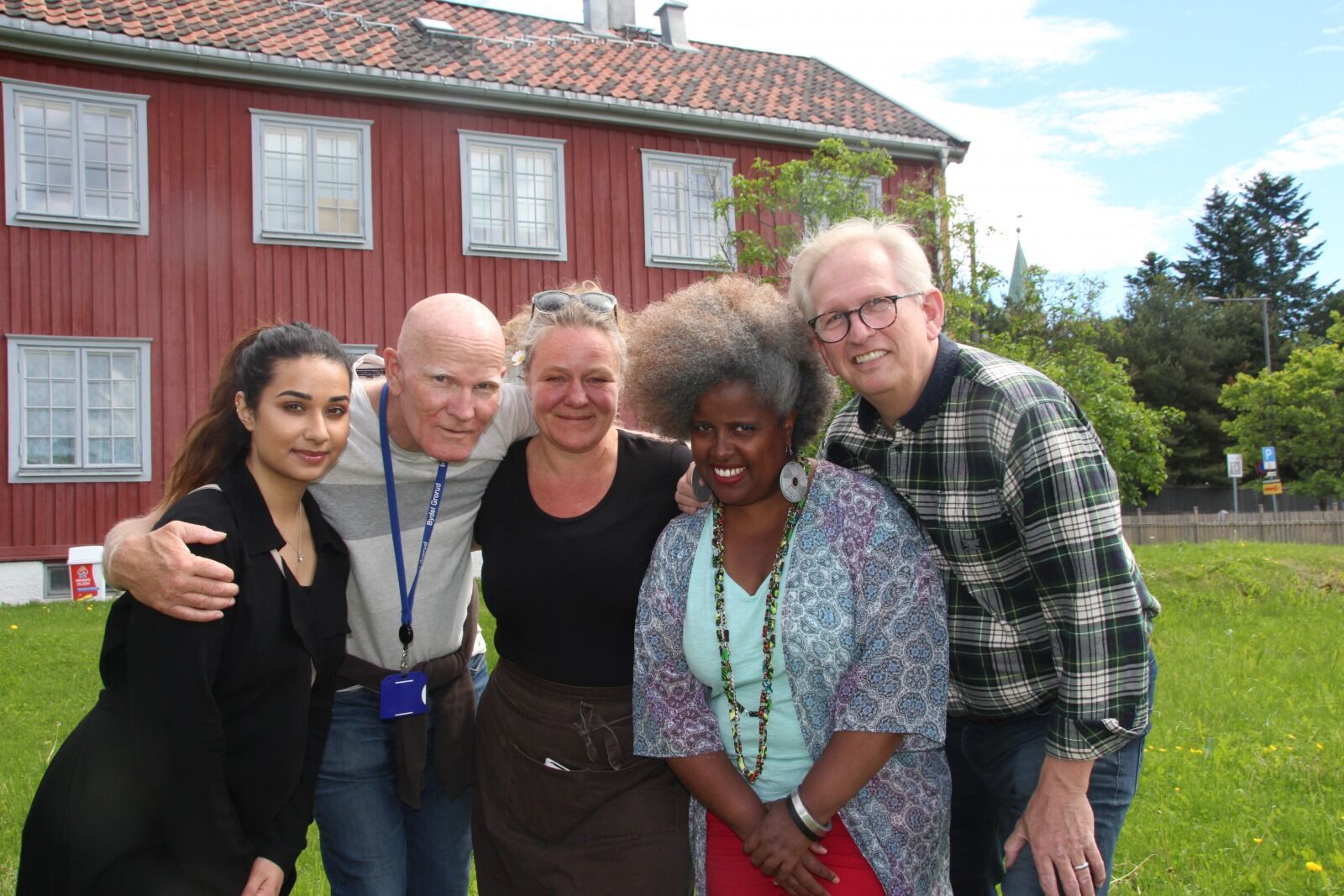 FINT SAMARBEID: Jemila Daush, Ole Jørgen Pettersen, Birgitte Rommen, Hannah Kvam og Jørn Linnerud ser fram til både prisutdeling og markedsdag førstkommende søndag. Foto: