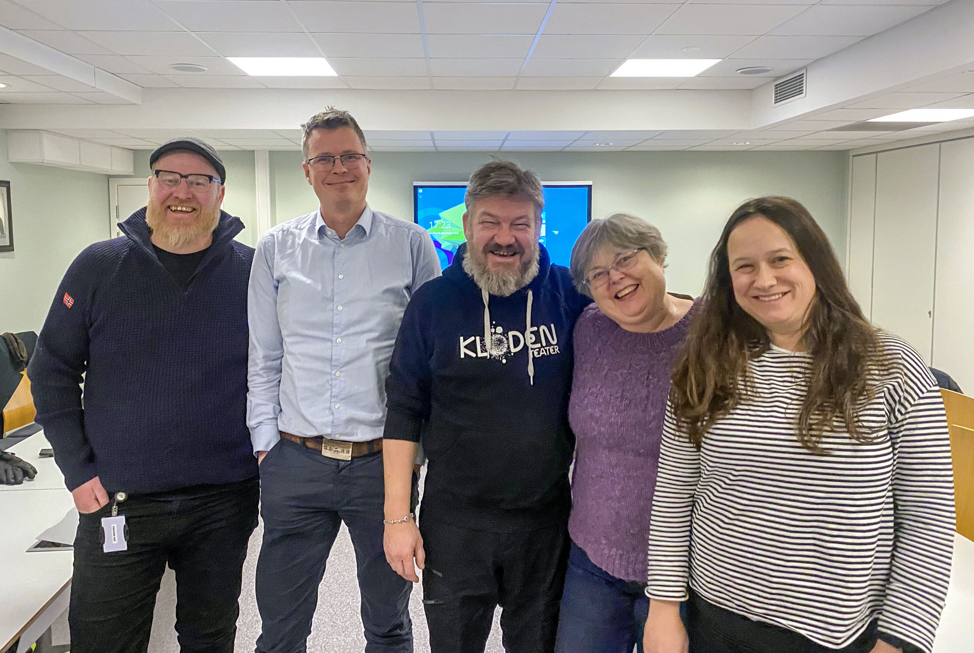 Samarbeidspartiene i Bjerke BU har blitt enige om fordelingen av tilleggsmidler fra byrådet. Her fra venstre: Jon Sandven (R), Kristoffer Vetvik (MDG), Lars Erik Fuglesang (Ap), Ellen Torunn K. Andresen (Ap) og Siv Marit Lethingangas (SV). Foto: Hans Wold Husum (SV). Foto: Hans Wold Husum