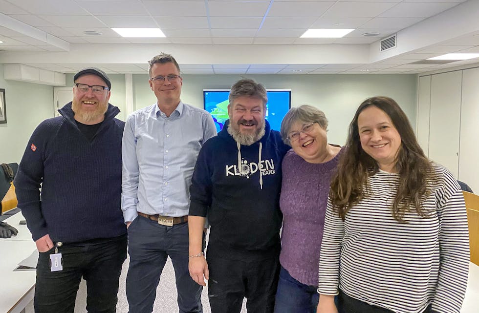 Samarbeidspartiene i Bjerke BU har blitt enige om fordelingen av tilleggsmidler fra byrådet. Her fra venstre: Jon Sandven (R), Kristoffer Vetvik (MDG), Lars Erik Fuglesang (Ap), Ellen Torunn K. Andresen (Ap) og Siv Marit Lethingangas (SV). Foto: Hans Wold Husum (SV). Foto: Hans Wold Husum