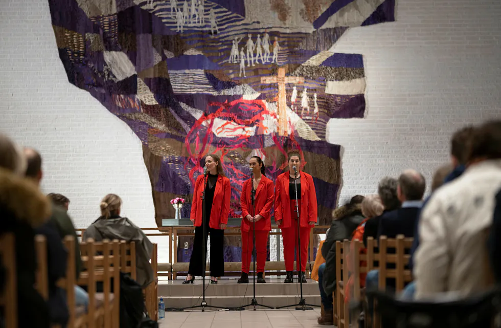 SKAPTE JULESTEMNING: De drøyt 80 menneskene som fulgte konserten med Respira Vokal fikk kjenne på julestemningen. (Foto: Joakim Skjævestad) Foto: Joakim Skjævestad