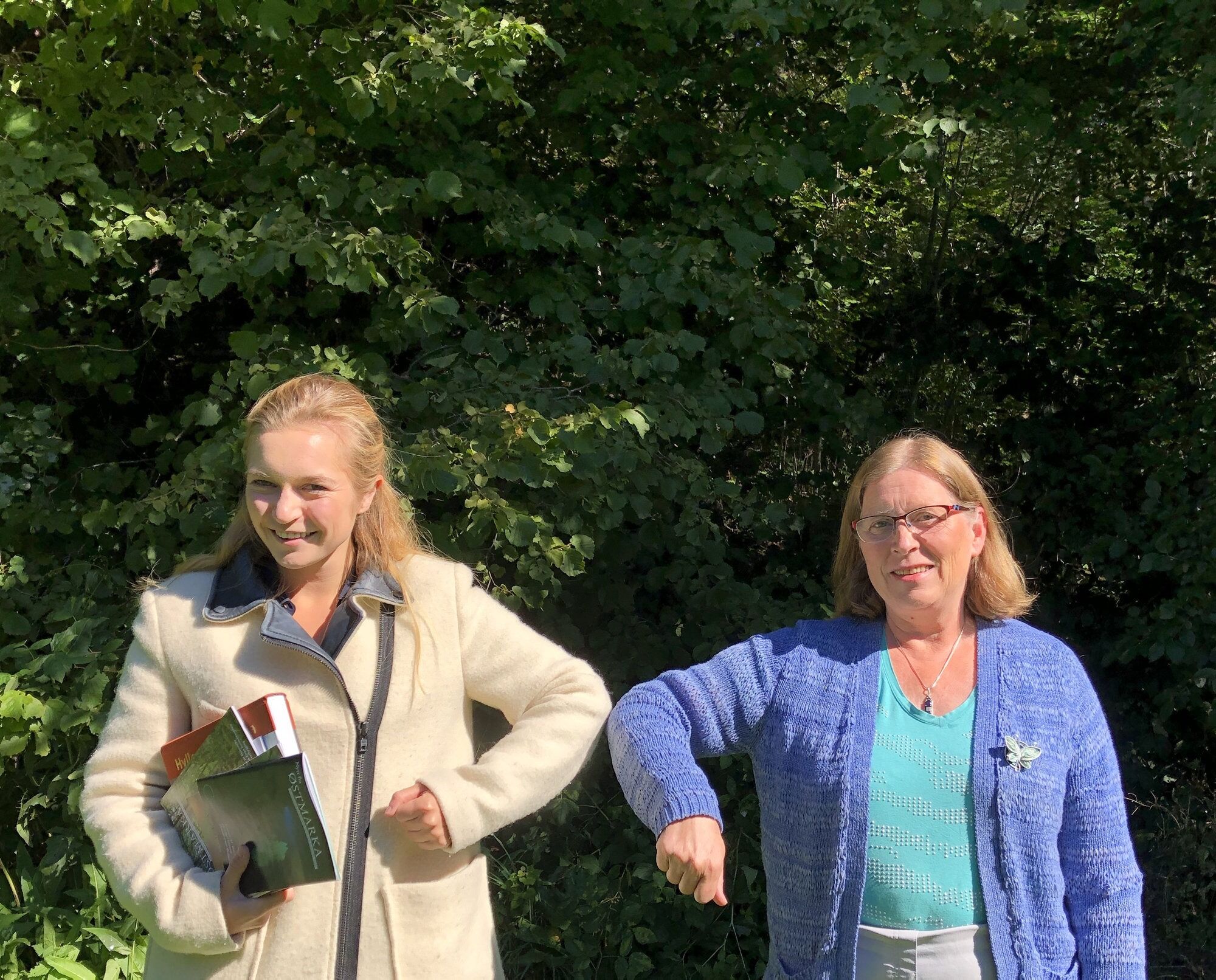 Leder i Østmarkas Venner, Hege Gunnarsdottîr. Her med Mathilde Tybring-Gjedde (H, t.v.) Foto: