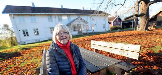 FORLATER GÅRDEN: Etter 42 års virke på Tveita som ungdomsleder og gardskjerring, takker Inger Seim for seg etter en formidabel innsats i lokalmiljøet. Foto: Rolf E. Wulff