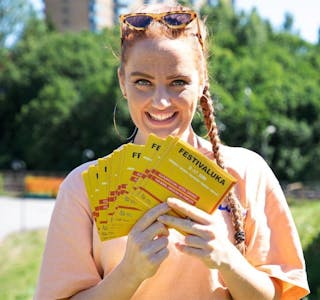 MANGE AKTIVITETER: Festivalsjef Ida Marlene Johnsen ser fram til en hel uke med festival. (Foto: Tonje Brustuen) Foto: