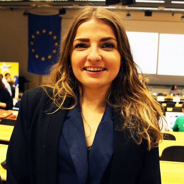 SATSER: Drenusha Suka (23) fra Stovner har klatret høyt på rangstigen hos Europeisk Ungdom etter bare tre år. Nå skal hun representere ungdom i Norge på et internasjonalt nivå. Foto: