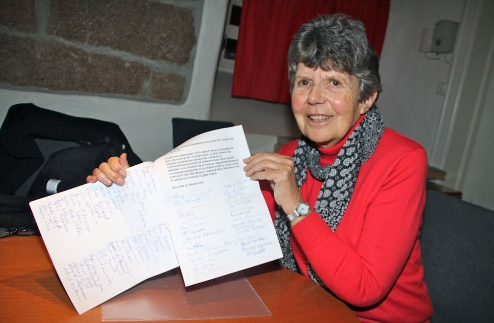 KAMPANJE: Talsperson for dagsenterbrukere på Stovner, Sigrid Wisløff, har bidratt til å samle inn 221 underskrifter for å understreke behovet for Stovnerskogen dagsenter. Det har gitt resultater. Foto: