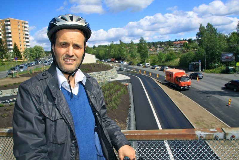 SKUFFET: Yassine Arakia (H) er skuffet over el-sykkelsubsidieringen byrådet delte ut etter nyttår. Han mener den gagnet folk i vest som allerede er flinke til å sykle. Foto: