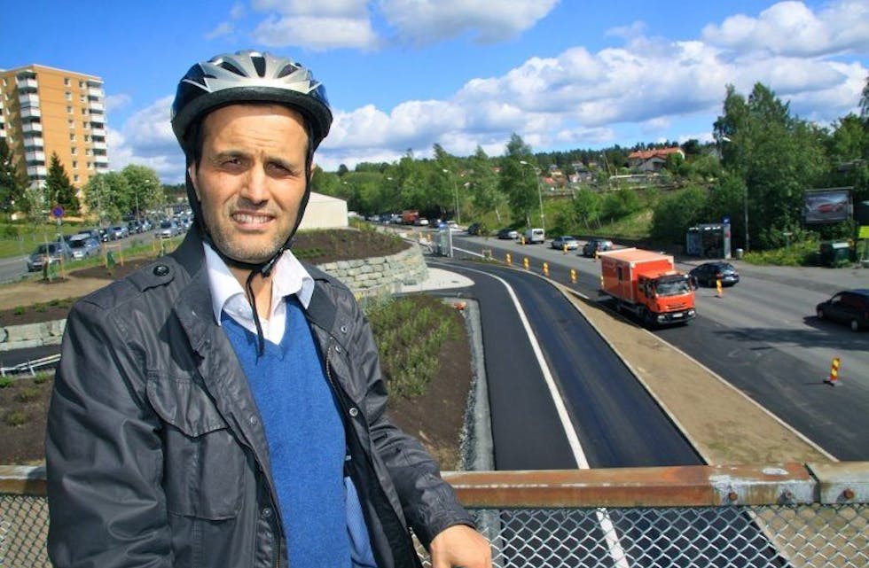 SKUFFET: Yassine Arakia (H) er skuffet over el-sykkelsubsidieringen byrådet delte ut etter nyttår. Han mener den gagnet folk i vest som allerede er flinke til å sykle. Foto: